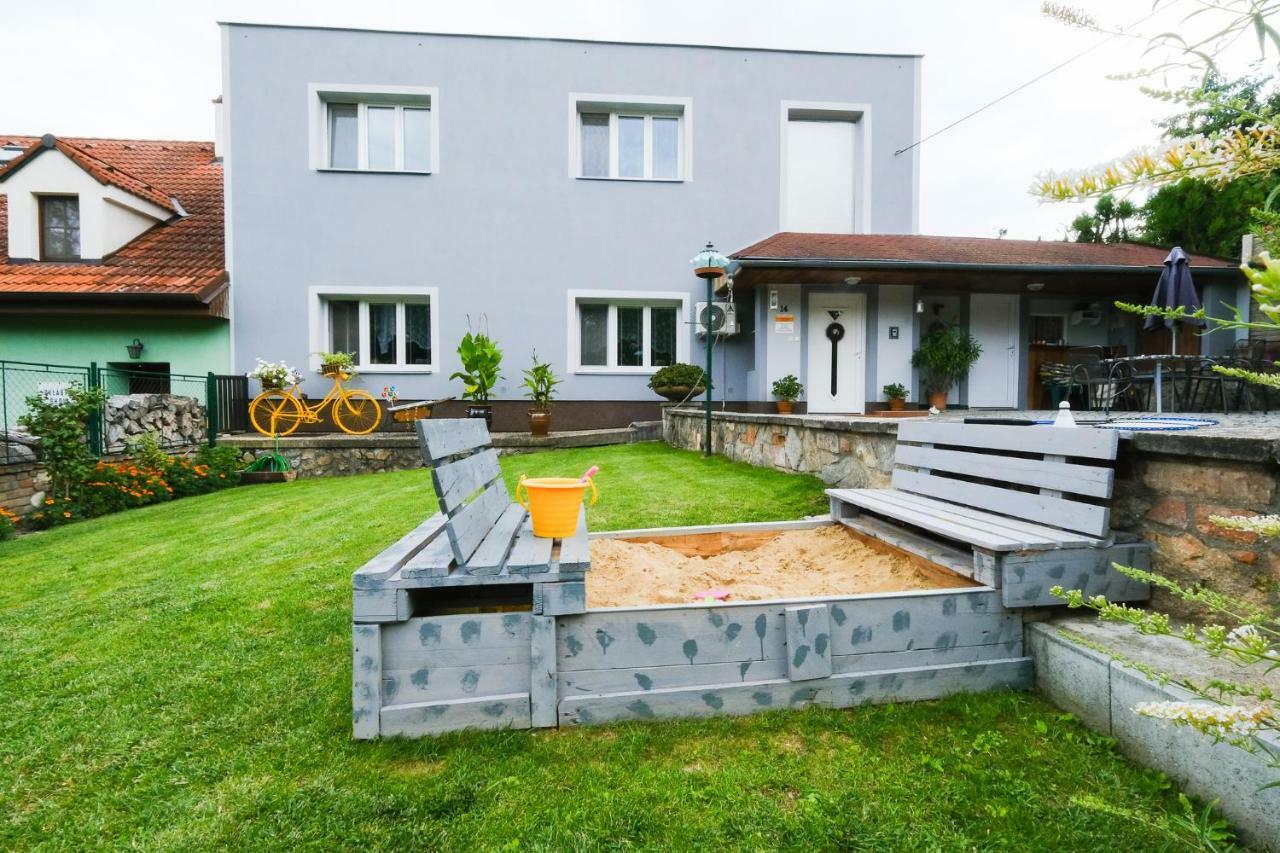 Apartment Livi Mikulov Exteriör bild